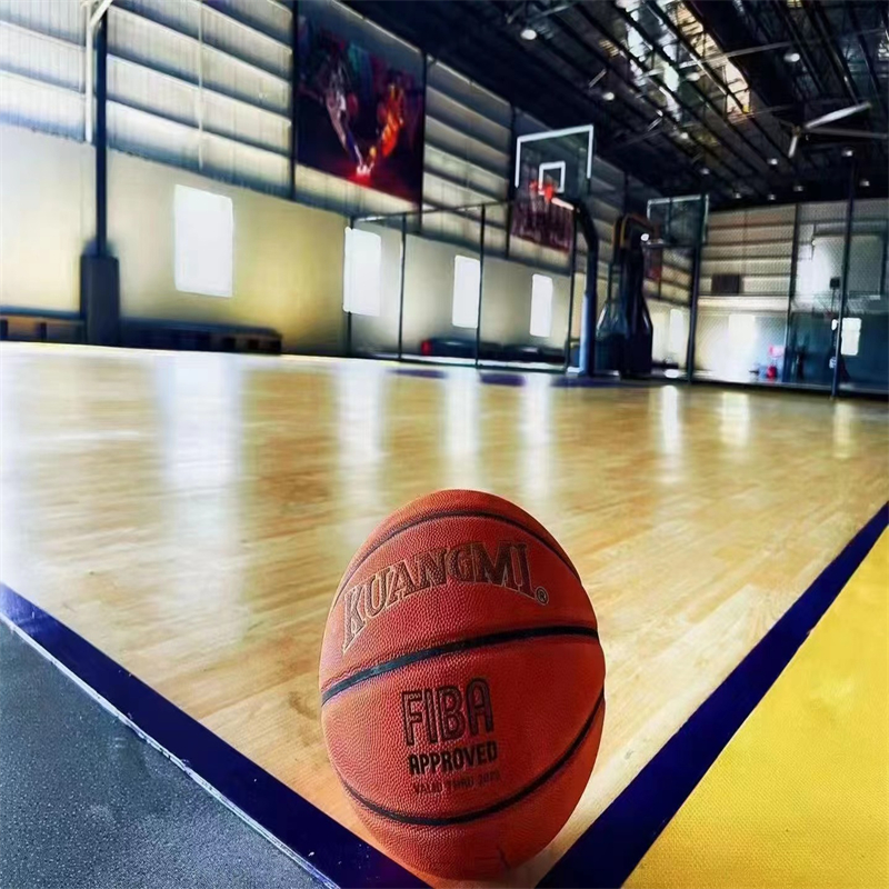 一个标准篮球运动木地板铺装费用多少
